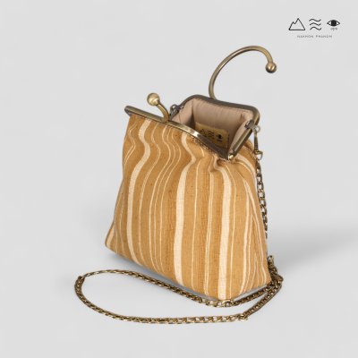 กระเป๋าปิ๊กแป๊กคล้องข้อมือผ้าพื้นเมือง E