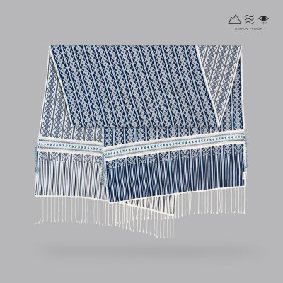 ผ้าคลุมไหล่ขิดไทกะเลิง ลายนาคเกี้ยวเครือ คราม-ขาว