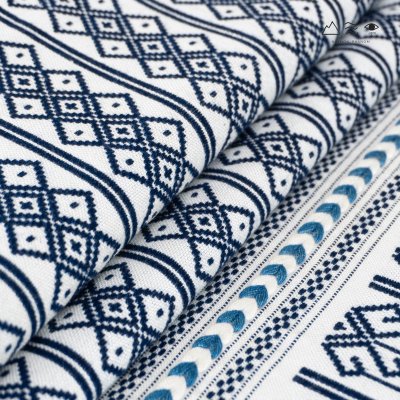 ผ้าคลุมไหล่ขิดไทกะเลิง ลายนาคเกี้ยวเครือ คราม-ขาว