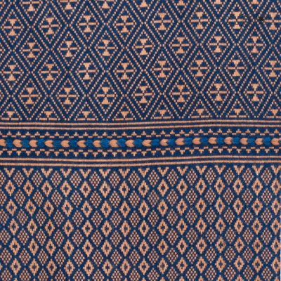 ผ้าพันคอขิดไทกะเลิง ลายดอกมะขวิด คราม-เปลือกไม้