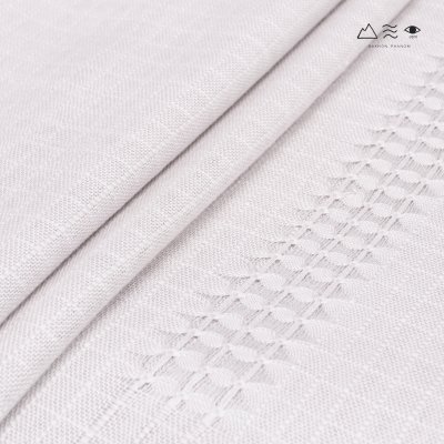 ผ้าคลุมไหล่เล็ก ยกลายตาราง-ขาวธรรมชาติ