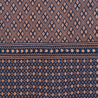 ผ้าพันคอขิดไทกะเลิง ลายตุ้มจุ้ม คราม-เปลือกไม้