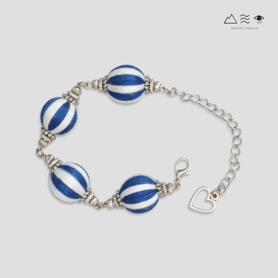 สร้อยข้อมือระย้า ลูกปัดฝ้ายย้อมสีธรรมชาติ - สั้น สร้อยข้อมือระย้า ลูกปัดฝ้ายย้อมสีธรรมชาติ - สั้น