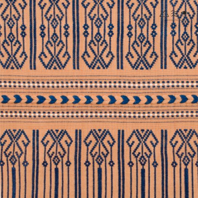 ผ้าคลุมไหล่ขิดไทกะเลิง ขอมงกุฎเครือ คราม-เปลือกไม้