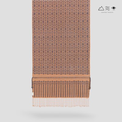 ผ้าคลุมไหล่ขิดไทกะเลิง ขอมงกุฎเครือ คราม-เปลือกไม้