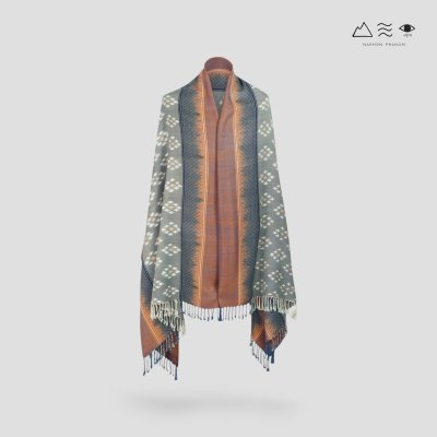ผ้าคลุมไหล่มัดหมี่ย้อมคราม/ สีธรรมชาติ 004