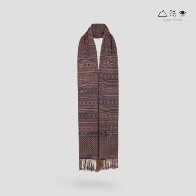 ผ้าพันคอขิดไทกะเลิง ลายดอกมะส้าน คราม-เปลือกไม้