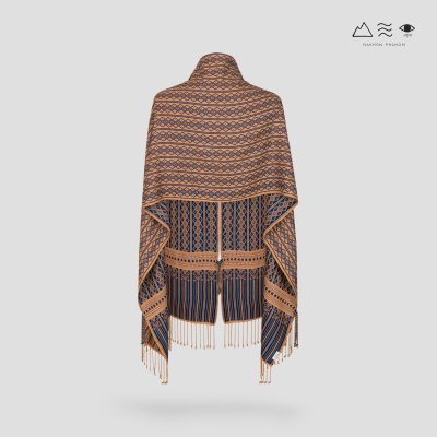 ผ้าคลุมไหล่ขิดไทกะเลิง นาคเกี้ยวเครือ คราม-เปลือกไม้