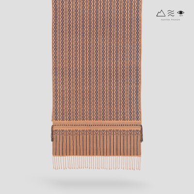 ผ้าคลุมไหล่ขิดไทกะเลิง นาคเกี้ยวเครือ คราม-เปลือกไม้