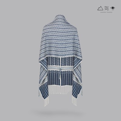 ผ้าคลุมไหล่ขิดไทกะเลิง ลายนาคเกี้ยวเครือ คราม-ขาว