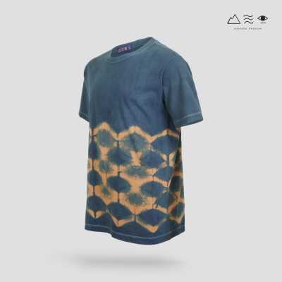 เสื้อยืดมัดย้อมสีธรรมชาติ ลายเกล็ดปลา เปลือกไม้