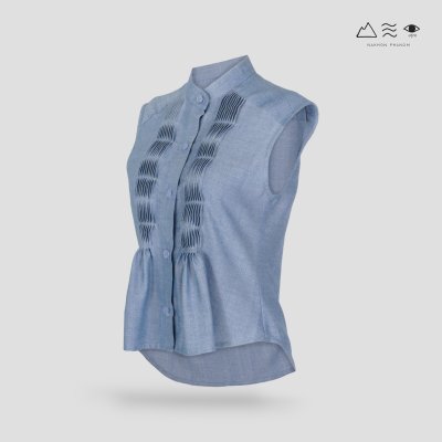 เสื้อเชิ้ตแขนกุดตีเกล็ดทวิสต์ - สั้น ครามอ่อน