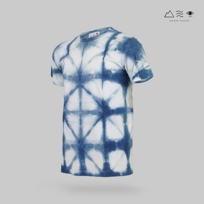 เสื้อยืดมัดย้อมสีธรรมชาติ ลายโอริกามิ คราม