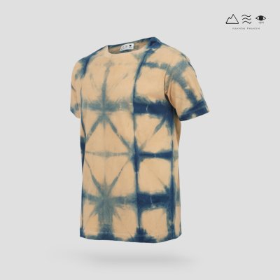 เสื้อยืดมัดย้อมสีธรรมชาติ ลายโอริกามิ เปลือกไม้