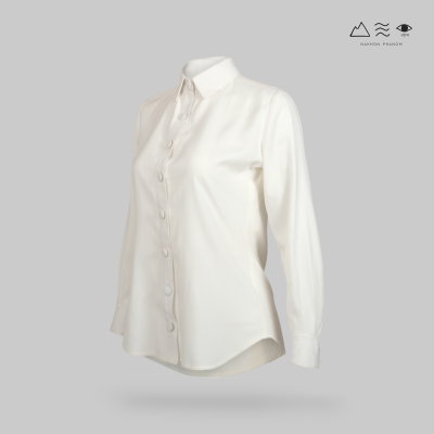เสื้อเชิ้ตแขนยาว ญ ผ้าทอมือ กระดุมผ้า - ขาว