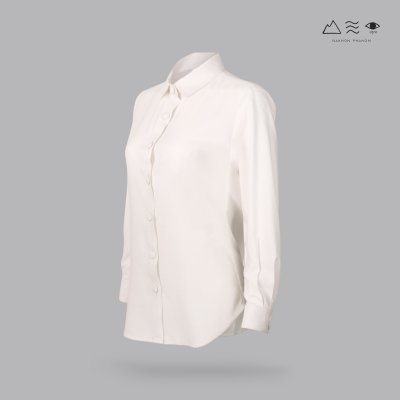 เสื้อเชิ้ตแขนยาว ญ ผ้าทอมือ กระดุมผ้า - ขาว