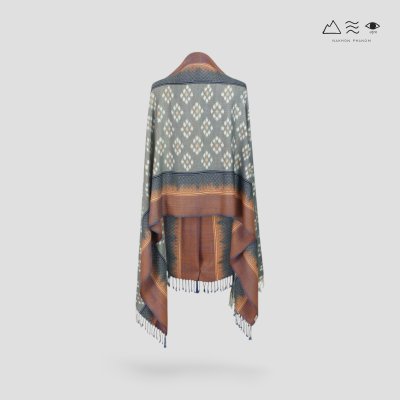 ผ้าคลุมไหล่มัดหมี่ย้อมคราม/ สีธรรมชาติ 004