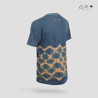 เสื้อยืดมัดย้อมสีธรรมชาติ ลายเกล็ดปลา เปลือกไม้