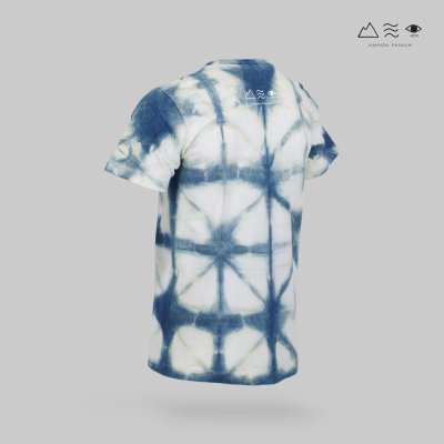 เสื้อยืดมัดย้อมสีธรรมชาติ ลายโอริกามิ คราม
