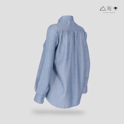 เสื้อเชิ้ตแขนยาวตีเกล็ดทวิสต์ ครามอ่อน