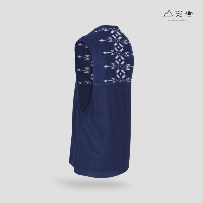 เสื้อเว้าแขน ผ้าคราม 4 ตะกอ มัดหมี่