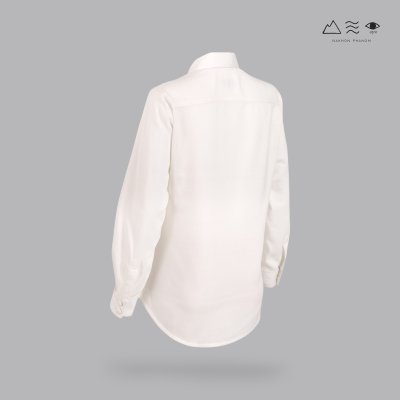 เสื้อเชิ้ตแขนยาว ญ ผ้าทอมือ กระดุมผ้า - ขาว