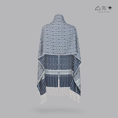 ผ้าคลุมไหล่ขิดไทกะเลิง ลายขอมงกุฎเครือ คราม-ขาว