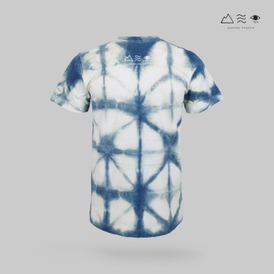 เสื้อยืดมัดย้อมสีธรรมชาติ ลายโอริกามิ คราม