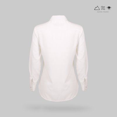 เสื้อเชิ้ตแขนยาว ญ ผ้าทอมือ กระดุมผ้า - ขาว