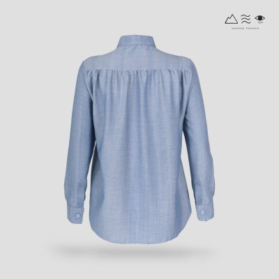 เสื้อเชิ้ตแขนยาวตีเกล็ดทวิสต์ ครามอ่อน