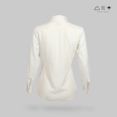 เสื้อเชิ้ตแขนยาว ญ ผ้าทอมือ กระดุมผ้า - ขาว