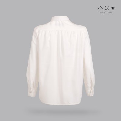 เสื้อเชิ้ตแขนยาวตีเกล็ดทวิสต์  ขาว