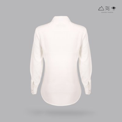 เสื้อเชิ้ตแขนยาว ญ ผ้าทอมือ กระดุมผ้า - ขาว