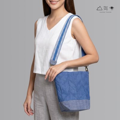 KHID กระเป๋าสะพายผ้าครามพับลายฟันปลา สายยกขิด