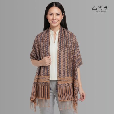 ผ้าคลุมไหล่ขิดไทกะเลิง นาคเกี้ยวเครือ คราม-เปลือกไม้