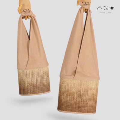 กระเป๋าสานกกหูผูกผ้าทอมือ-เปลือกไม้ กระเป๋าสานกกหูผูกผ้าทอมือ-เปลือกไม้