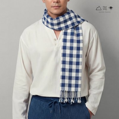 ผ้าพันคอฝ้ายทอมือย้อมคราม 005 ตารางคราม-ขาว กลาง