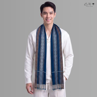 ผ้าพันคอผ้าครามยกขิด ลายนาคอุ้มดอกหอนก่อง