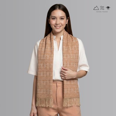 ผ้าพันคอขิดไทกะเลิง ลายดอกลั่นทม - เปลือกไม้