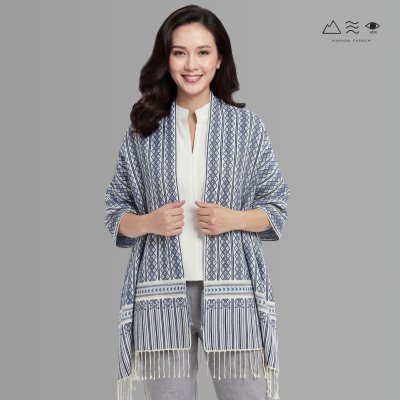 ผ้าคลุมไหล่ขิดไทกะเลิง ลายนาคเกี้ยวเครือ คราม-ขาว