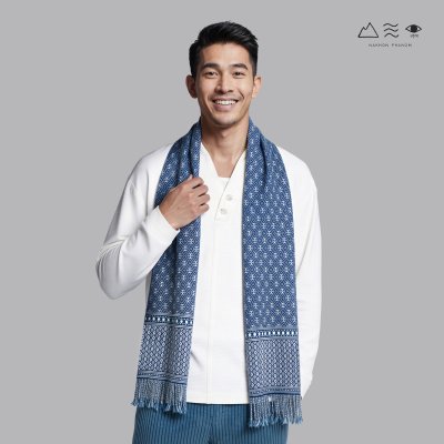 ผ้าพันคอขิดไทกะเลิง ลายดอกมะขวิด - คราม