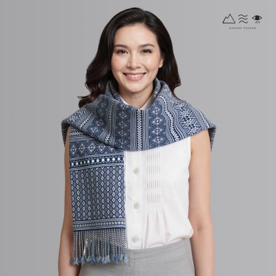 ผ้าพันคอขิดไทกะเลิง ลายดอกมะส้าน - คราม