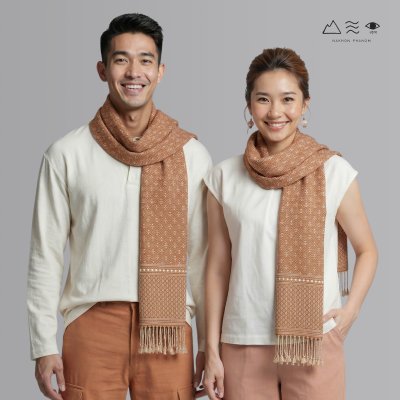 ผ้าพันคอขิดไทกะเลิง ลายดอกมะขวิด - เปลือกไม้