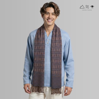 ผ้าพันคอขิดไทกะเลิง ลายดอกลั่นทม คราม-เปลือกไม้