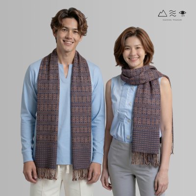 ผ้าพันคอขิดไทกะเลิง ลายดอกลั่นทม คราม-เปลือกไม้