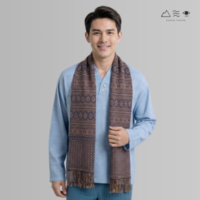 ผ้าพันคอขิดไทกะเลิง ลายดอกมะส้าน คราม-เปลือกไม้