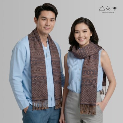 ผ้าพันคอขิดไทกะเลิง ลายดอกมะส้าน คราม-เปลือกไม้