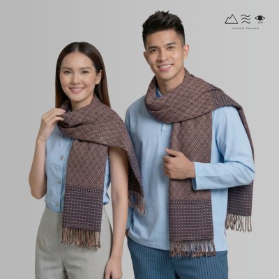 ผ้าพันคอขิดไทกะเลิง ลายตุ้มจุ้ม คราม-เปลือกไม้