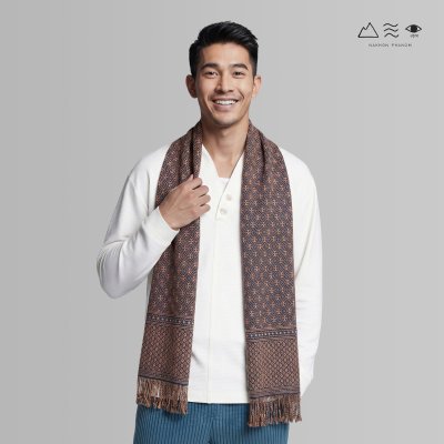 ผ้าพันคอขิดไทกะเลิง ลายดอกมะขวิด คราม-เปลือกไม้