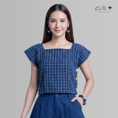 เสื้อครอปคอเหลี่ยมผ้าทอมือ ครามตาราง